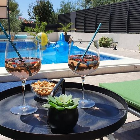 Villa Fides With Private Pool, Garden And Sea View Kaštel Novi Kültér fotó