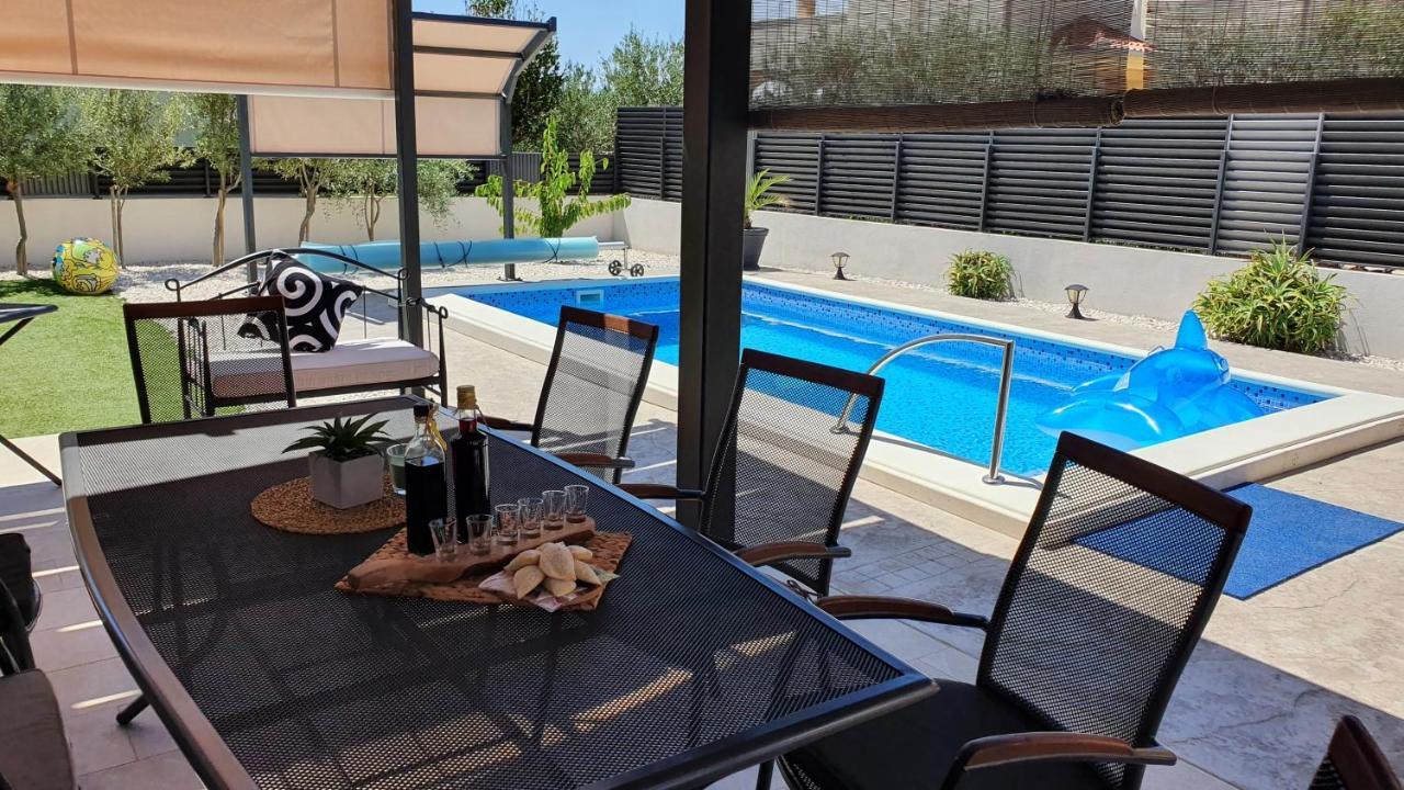 Villa Fides With Private Pool, Garden And Sea View Kaštel Novi Kültér fotó