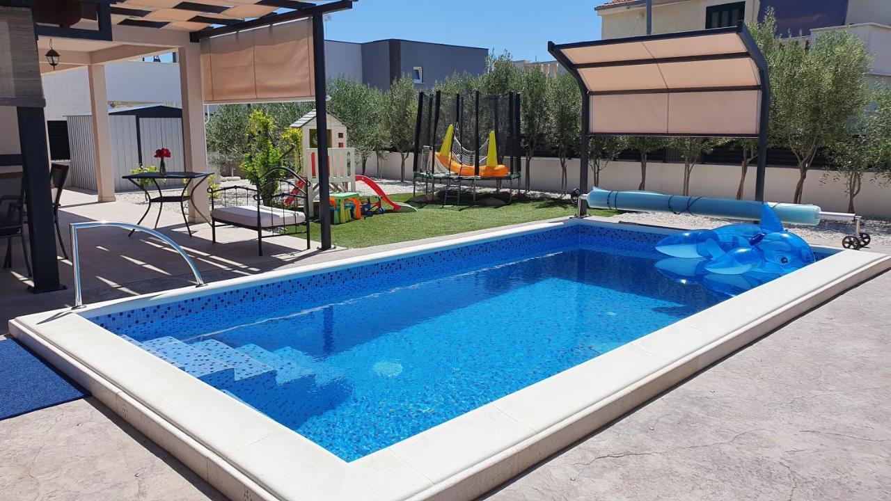 Villa Fides With Private Pool, Garden And Sea View Kaštel Novi Kültér fotó