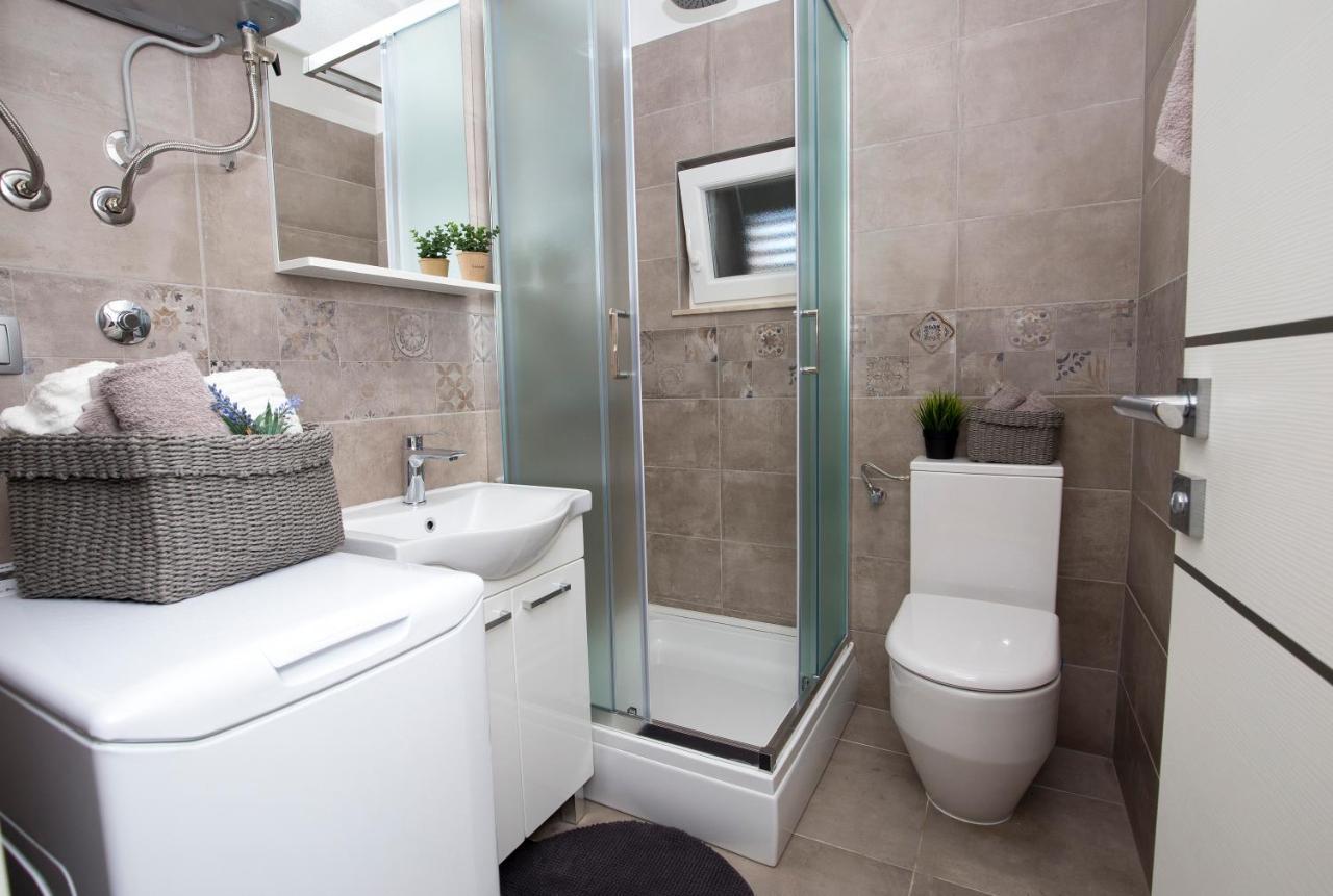 Villa Fides With Private Pool, Garden And Sea View Kaštel Novi Kültér fotó