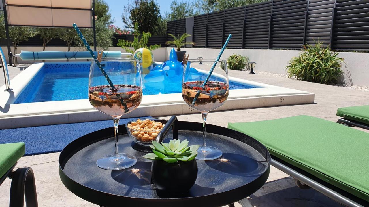 Villa Fides With Private Pool, Garden And Sea View Kaštel Novi Kültér fotó