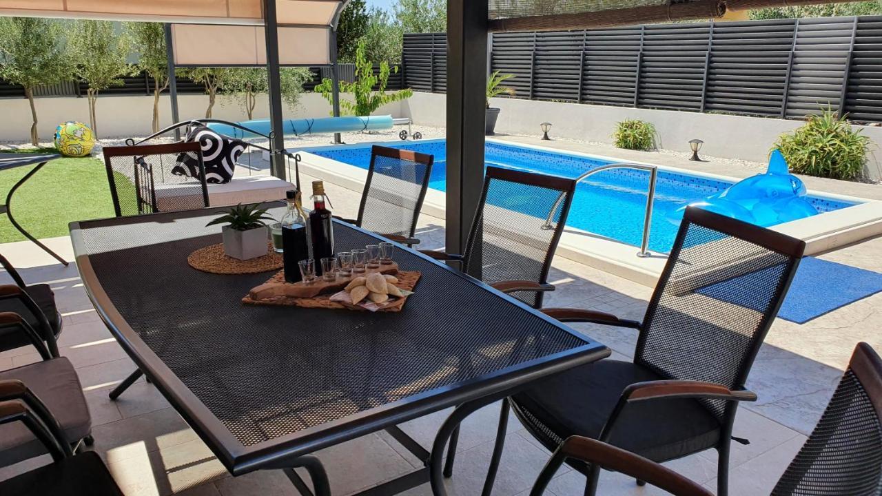 Villa Fides With Private Pool, Garden And Sea View Kaštel Novi Kültér fotó