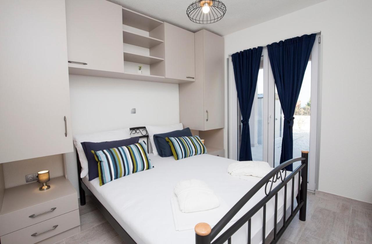 Villa Fides With Private Pool, Garden And Sea View Kaštel Novi Kültér fotó