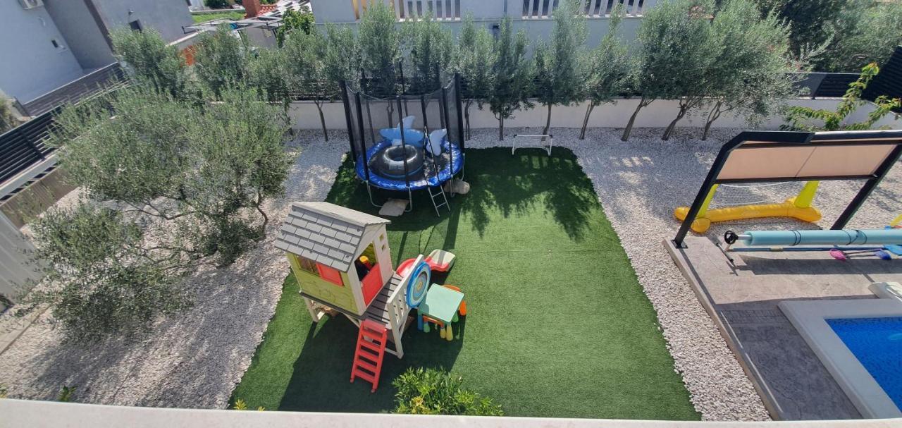 Villa Fides With Private Pool, Garden And Sea View Kaštel Novi Kültér fotó