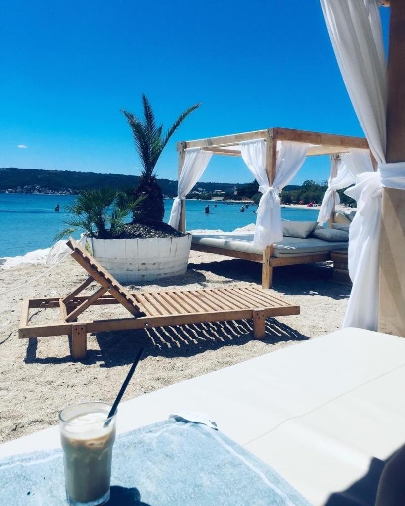 Villa Fides With Private Pool, Garden And Sea View Kaštel Novi Kültér fotó